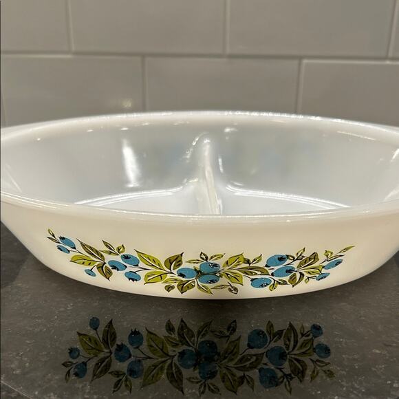 Glasbake Vintage Retro Kitchsy Blueberry Patterned Oval Divided Dish J2352 - Picture 4 of 8